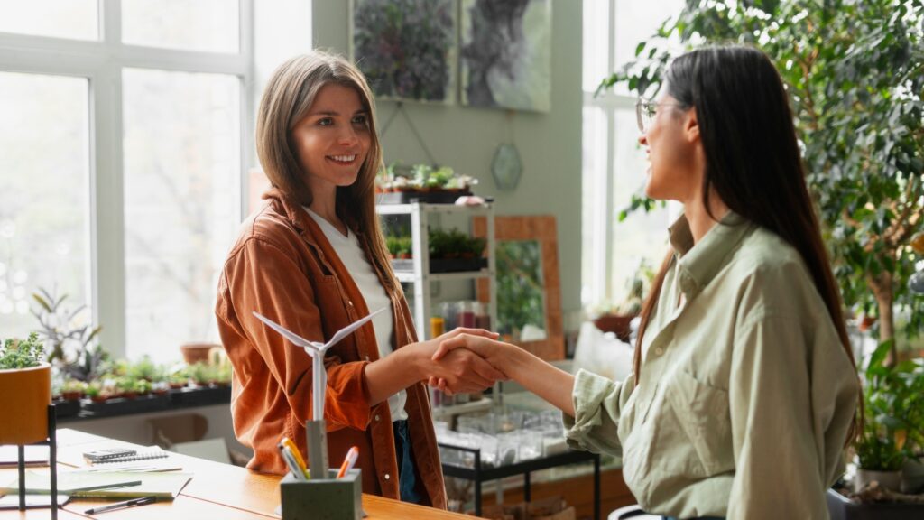 persones treballant en una empresa de forma conscient